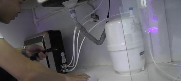 净水器冷水阀漏水问题的解决方法（如何修复净水器冷水阀漏水）